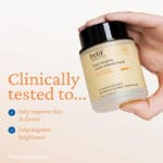 belif Super Knights Multi Vitamin Sleeping Mask 75ml Image Crème ouverte, fond jaune - Crème de nuit éclaircissante aux vitamines C, E, B3 & B12 pour une peau éclatante au réveil. Infographie "Clinically tested to.."