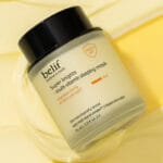 belif Super Knights Multi Vitamin Sleeping Mask 75ml Produit sur crème Image - Crème de nuit éclaircissante aux vitamines C, E, B3 & B12 pour une peau éclatante au réveil