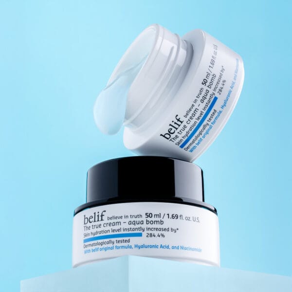 belif Aqua Bomb Hydrating Gel-Cream 50ml Image bleue - Crème hydratante ultra légère et non grasse à l'acide hyaluronique & niacinamide pour une hydratation immédiate