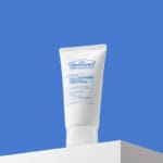 Dr. Belmeur Clarifying Facial Moisturizer 120ml - light moisturizer for acne-prone skin with niacinamide and panthenol. Image of product with blue background. 