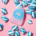 REACH POP Zahnseide Minze – vegane, gewachste Zahnseide mit 384 Mikrofäden & nachhaltiger Verpackung, 50m. Abbildung mint candy flavor.