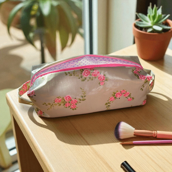 Trousse de toilette en vert sauge/rose faite à la main taille 24x8x8cm tableau de scène