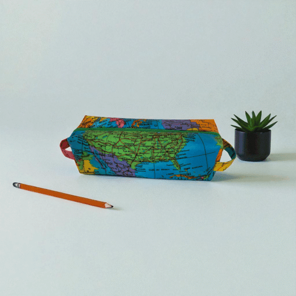 Trousse de maquillage avec carte du monde faite à la main taille 24x8x8cm Scénario